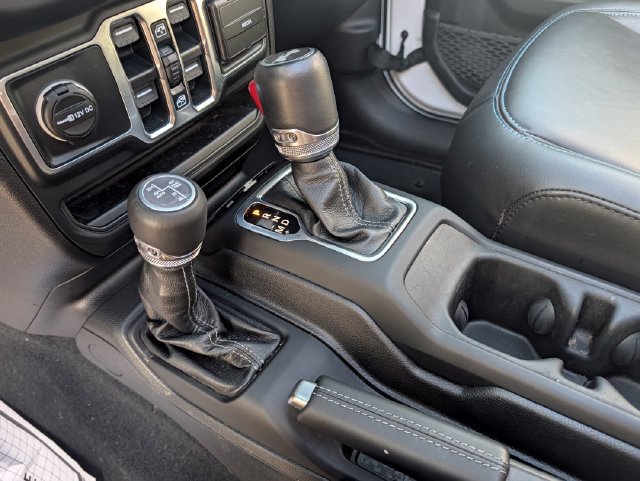 Used 2024 Jeep Wrangler High Altitude AWD/4WD image 24