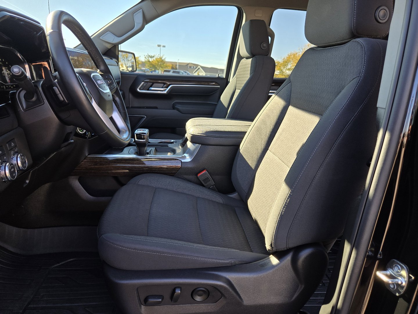 Used 2025 GMC Sierra 1500 Elevation AWD/4WD image 4