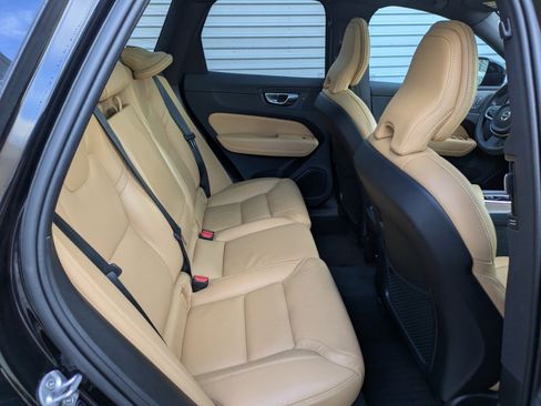 Certified 2023 Volvo XC60 B6 Ultimate w/ Protection Package Premier image 32