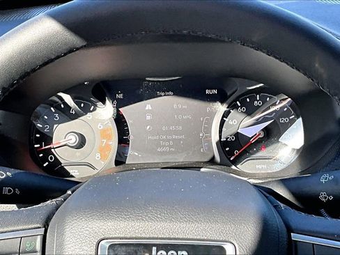 Used 2025 Jeep Compass Latitude w/ Altitude Special Edition image 13