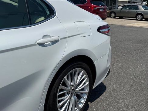 Used 2019 Toyota Camry XLE FWD image 15