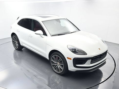 Certified 2024 Porsche Macan S AWD/4WD image 42