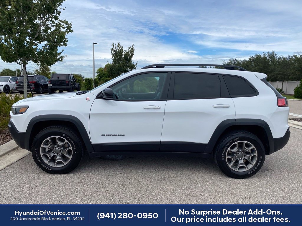 Used 2022 Jeep Cherokee Trailhawk w/ Premium Leather Package AWD/4WD image 34