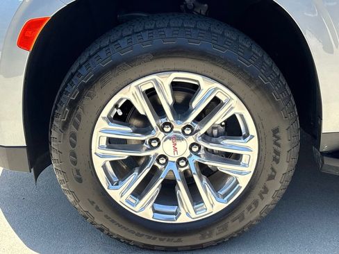 Used 2024 GMC Yukon SLT AWD/4WD image 32