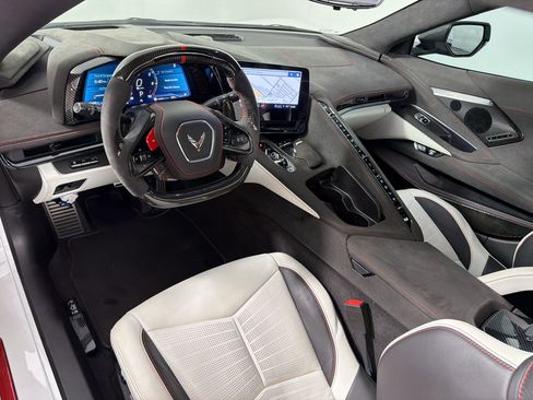 Used 2023 Chevrolet Corvette Stingray Premium Conv w/ Z51 Performance Package RWD image 28