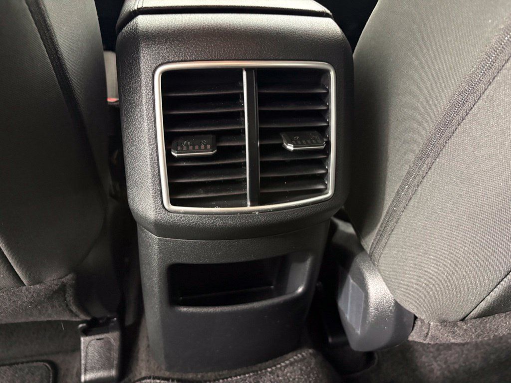 Used 2025 Kia Sportage LX FWD image 16