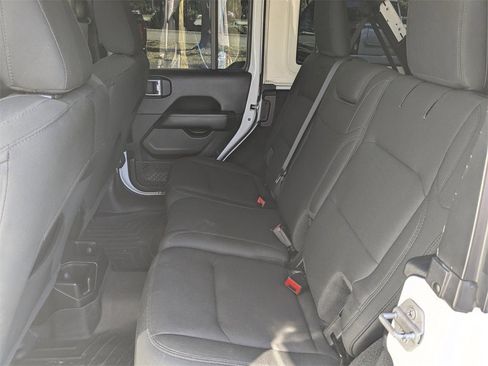 Used 2020 Jeep Wrangler Unlimited Sahara w/ Cold Weather Group image 13