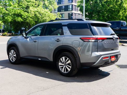 New 2026 Nissan Pathfinder SL AWD/4WD image 4