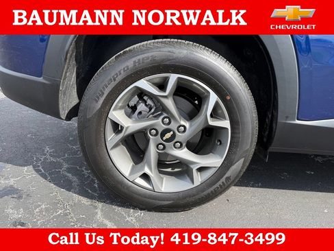 Used 2024 Chevrolet Trax LT w/ Driver Confidence Package FWD image 19