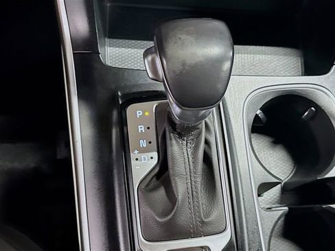 Used 2022 Kia Carnival LX FWD image 16