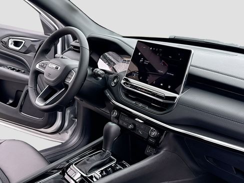 New 2026 Jeep Compass Latitude image 5