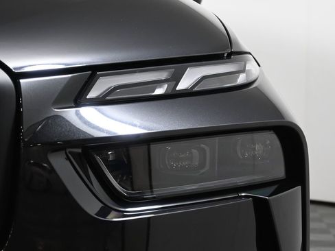 Certified 2024 BMW X7 xDrive40i w/ M Sport Package image 11