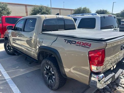 Used 2017 Toyota Tacoma TRD Off-Road w/ Tow Package (A/T) AWD/4WD image 5