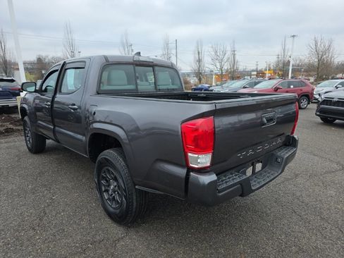 Certified 2016 Toyota Tacoma SR w/ SR Convenience Package image 4