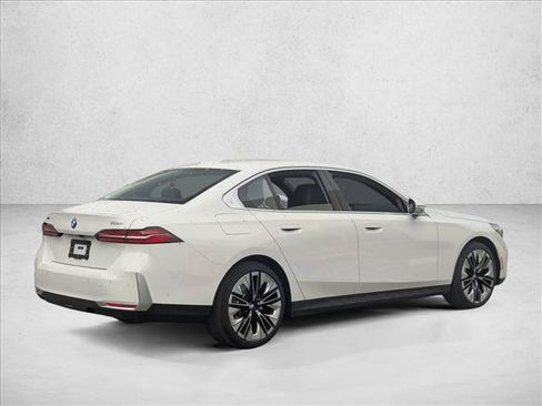 Used 2026 BMW 530i xDrive AWD/4WD image 2