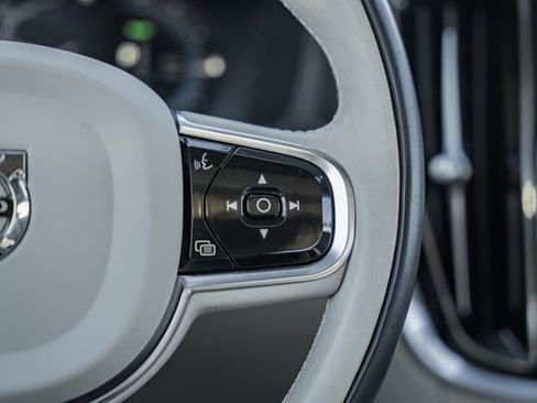 Used 2023 Volvo S60 T8 Plus image 25