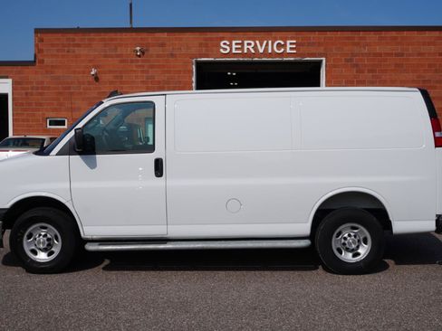 Used 2025 Chevrolet Express 2500 w/ Driver Convenience Package RWD image 2