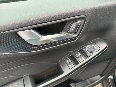 Used 2025 Ford Escape ST-Line image 13