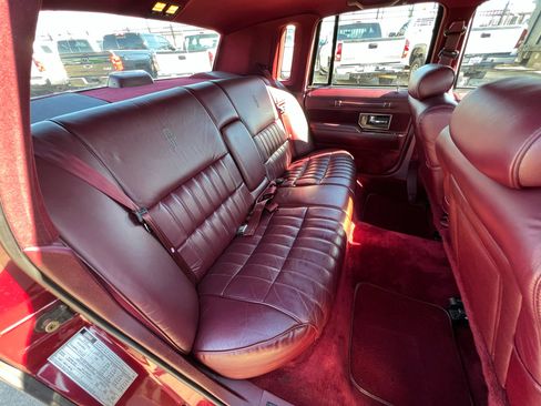 Used 1990 Lincoln Town Car image 39