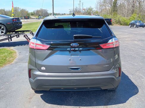 Used 2021 Ford Edge SE image 4