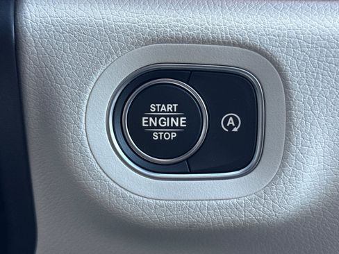 Certified 2025 Mercedes-Benz GLS 450 4MATIC image 28