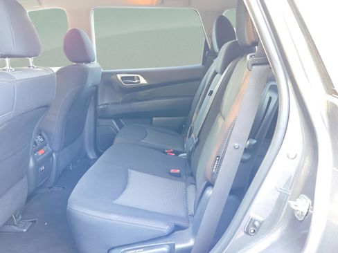 Used 2020 Nissan Pathfinder S image 11