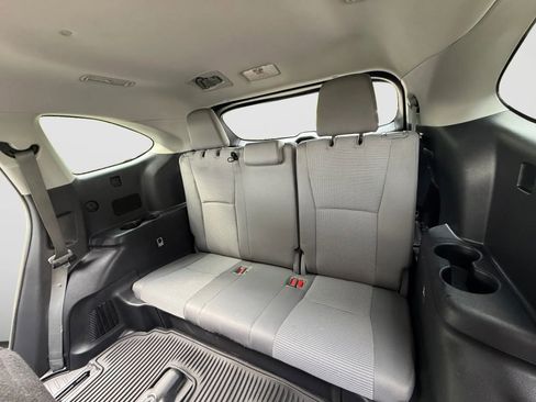 Used 2021 Toyota Highlander L AWD/4WD image 16