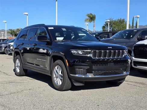 New 2025 Jeep Grand Cherokee L Laredo image 1