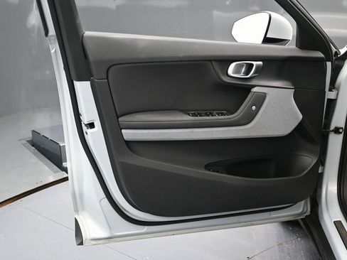 Used 2021 Polestar Polestar 2 image 36