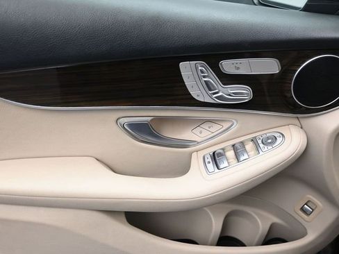 Used 2021 Mercedes-Benz GLC 300 w/ Premium Package image 5
