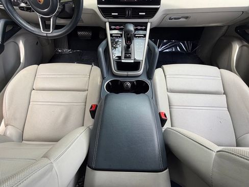 Used 2022 Porsche Cayenne AWD/4WD image 50