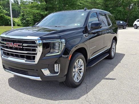 Used 2022 GMC Yukon SLT w/ SLT Premium Package AWD/4WD image 4