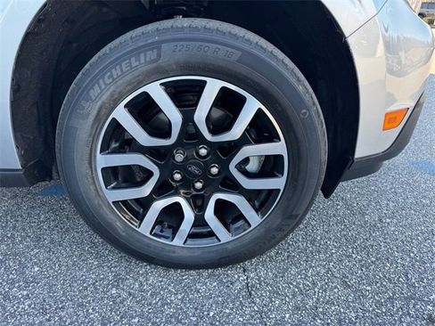 Used 2023 Ford Maverick Lariat w/ Lariat Luxury Package image 2