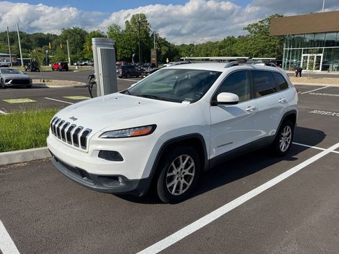 Used 2014 Jeep Cherokee Latitude FWD image 2
