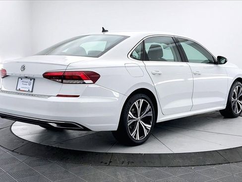 Used 2021 Volkswagen Passat 2.0T SE image 13