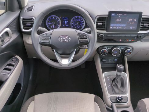 Certified 2021 Hyundai Venue SEL FWD image 13