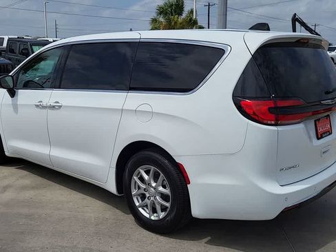 New 2026 Chrysler Pacifica Select FWD image 6