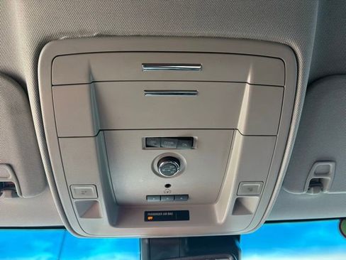 Used 2018 Chevrolet Suburban LT RWD image 24