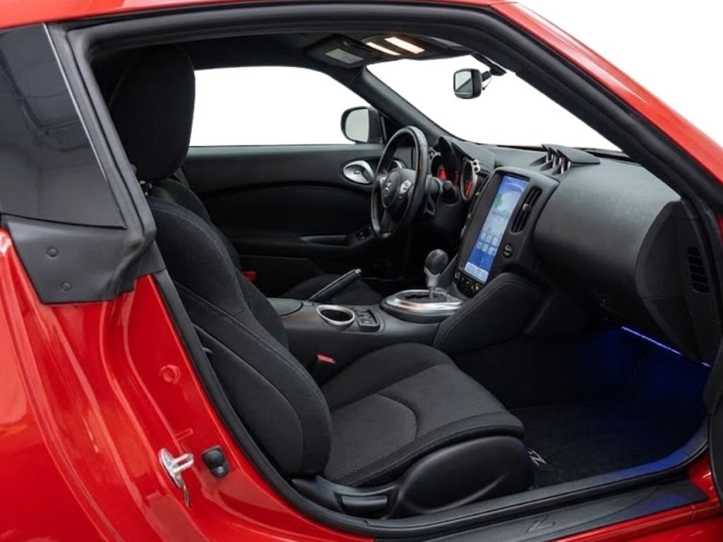 Used 2016 Nissan 370Z Coupe RWD image 10
