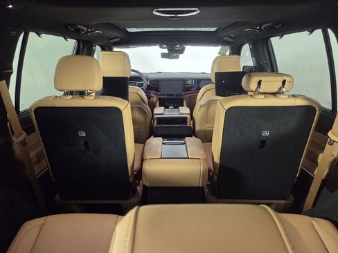 Certified 2025 Jeep Grand Wagoneer Series III w/ Rear Seat Video Group 1 AWD/4WD image 32