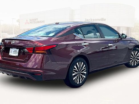 Used 2025 Nissan Altima 2.5 SV FWD image 6