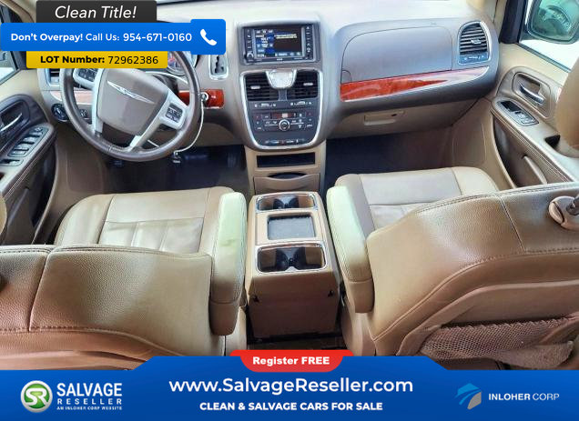 Used 2014 Chrysler Town & Country Touring FWD image 11