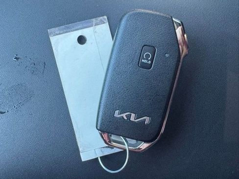 Used 2025 Kia Niro SX image 10