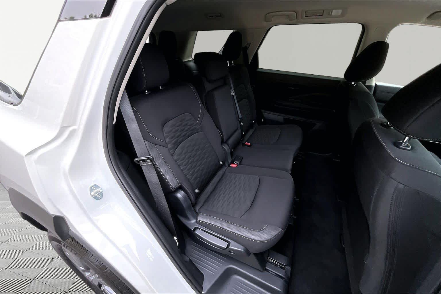 Used 2025 Nissan Pathfinder SV AWD/4WD image 20