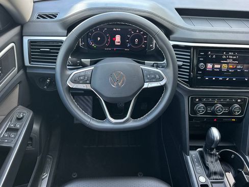 Used 2023 Volkswagen Atlas SE w/ Black Wheel Package FWD image 14