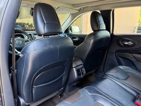 Used 2016 Jeep Cherokee Limited w/ Luxury Group AWD/4WD image 14