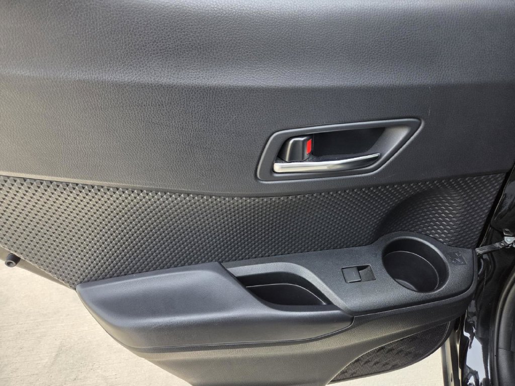 Used 2021 Toyota C-HR LE FWD image 10