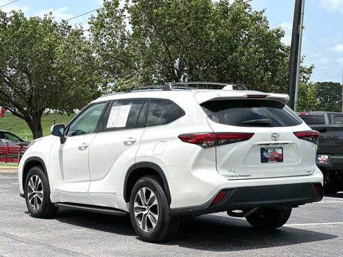 Used 2021 Toyota Highlander XLE FWD image 13
