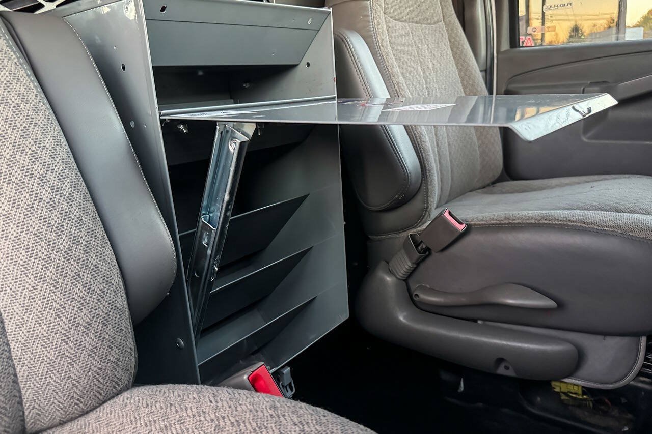 Used 2018 GMC Savana 3500 Extended w/ Driver Convenience Package RWD image 15