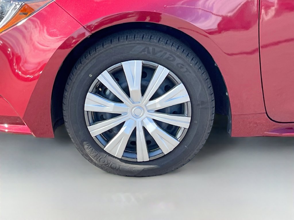 Used 2025 Toyota Corolla LE FWD image 28